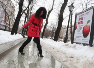 Сокращение числа обращений горожан с травмами, полученными при падении, связано с улучшением качества уборки дорожно-уличной сети в Москве