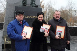 На фото Андрей Ефимов, Елена Хромова и Алексей Челышев