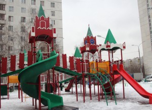 На некачественное содержание малых архитектурных форм (МАФ) на одной из детских площадок пожаловались жители района Зябликово