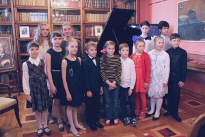 На фото ученики музыкальной школы имени Чайковского 