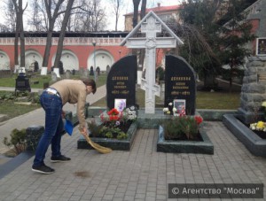 На фото Новодевичье кладбище 