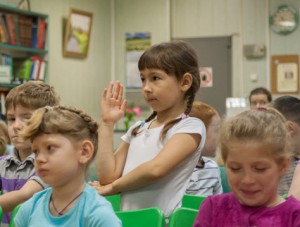 Сотрудники территориального центра социального обслуживания (ТЦСО) «Орехово», который обслуживает жителей района Зябликово, могут присмотреть за ребенком в течение нескольких часов 