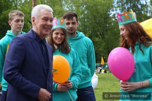 Собянин посетил концерт на ВДНХ в СВАО Москвы по случаю дня рождения "Активного гражданина"