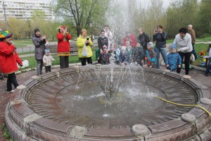 В районе Зябликов в период майских праздников заработал фонтан на пересечении Шипиловской и Кустанайской улиц