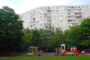 Дом №62 и двор на Шипиловской улице