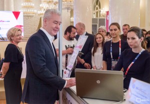 Мэр Москвы Сергей Собянин посетил пресс-центр Кубка конфедераций для неаккредитованных журналистов