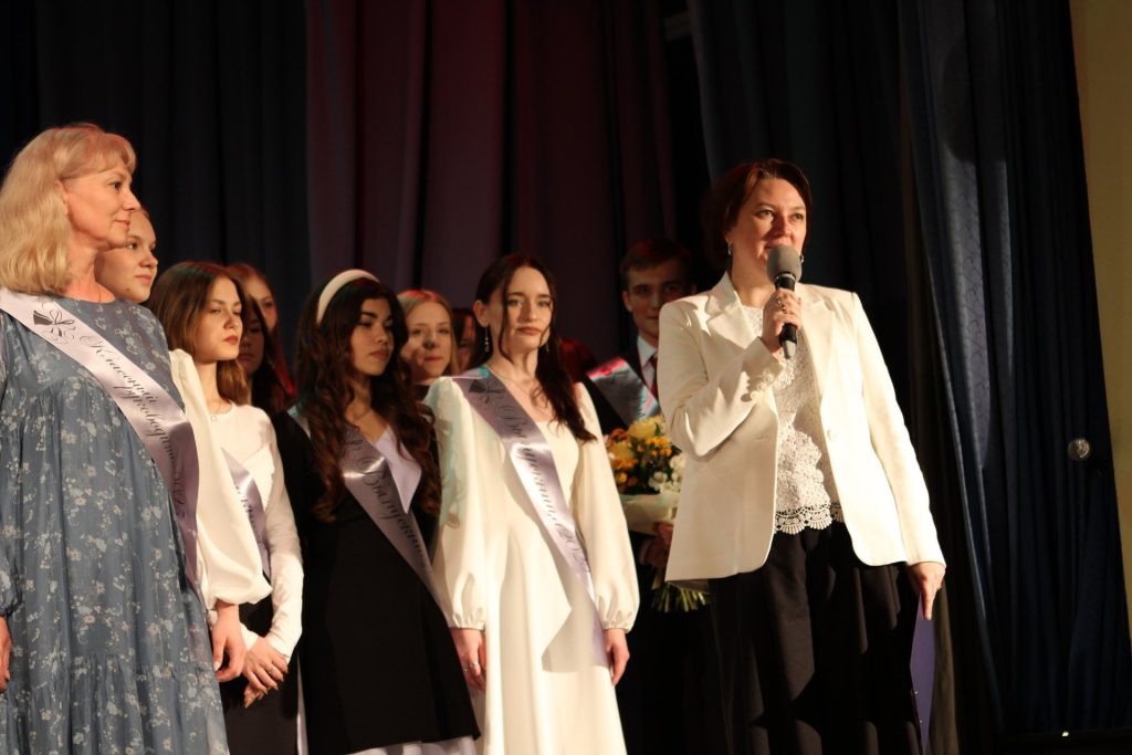 «Последний звонок» прошел в школе №1569 ‭«Созвездие». Фото: официальная страница школы №1569 ‭«Созвездие» в социальных сетях