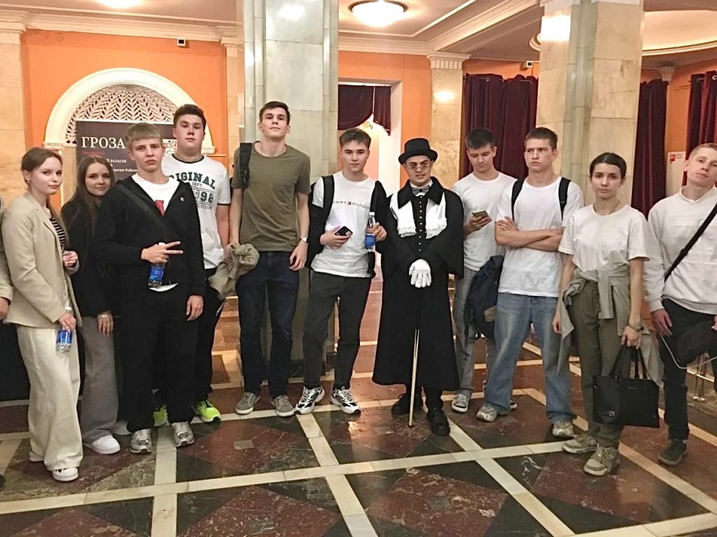 Театральный коллектив ОКГ «Столица» вошел в топ-100 московских студенческих и школьных театров. Фото: официальная страница Образовательного комплекса градостроительства «Столица» в социальных сетях