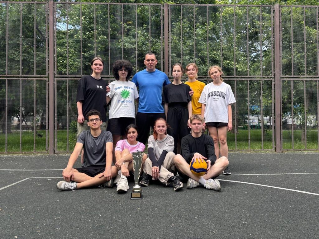 Студенты Колледжа ДПИ имени Карла Фаберже приняли участие в волейбольном турнире. Фото: официальная страница Колледжа декоративно-прикладного искусства имени Карла Фаберже