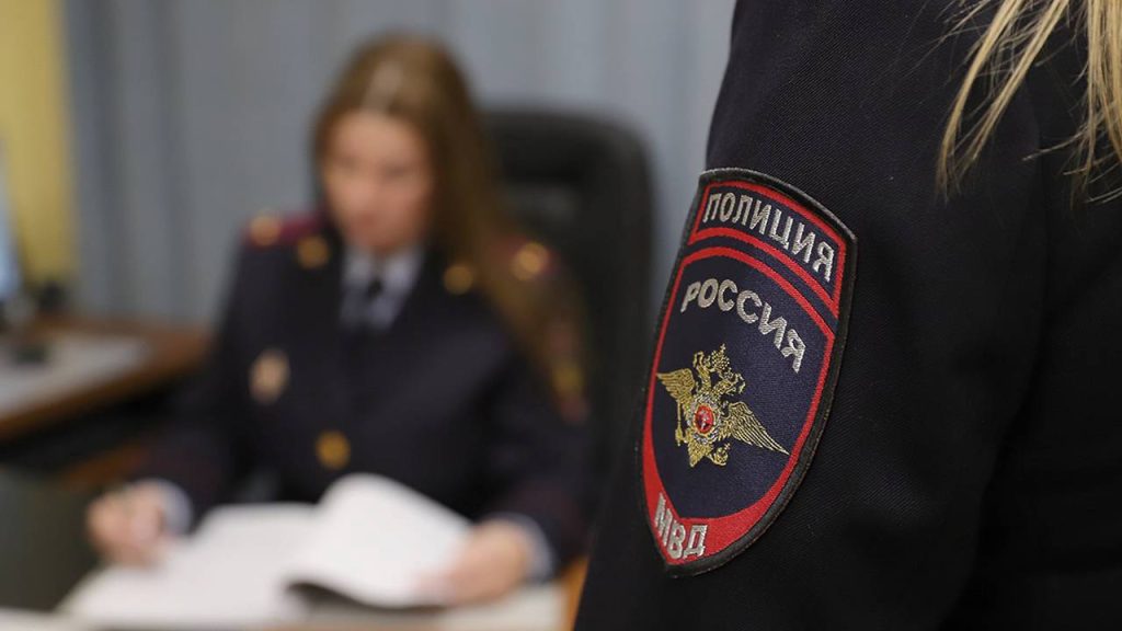 В столичном районе Братеево задержана подозреваемая в грабеже из магазина одежды. Фото: Анатолий Цымбалюк, «Вечерняя Москва»