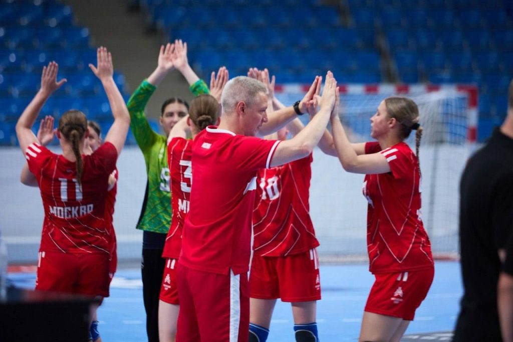 Спортсменки гандбольного клуба «Луч» при МГА одержали вторую победу в рамках спартакиады. Фото: официальная страница Московской гандбольной академии в социальных сетях