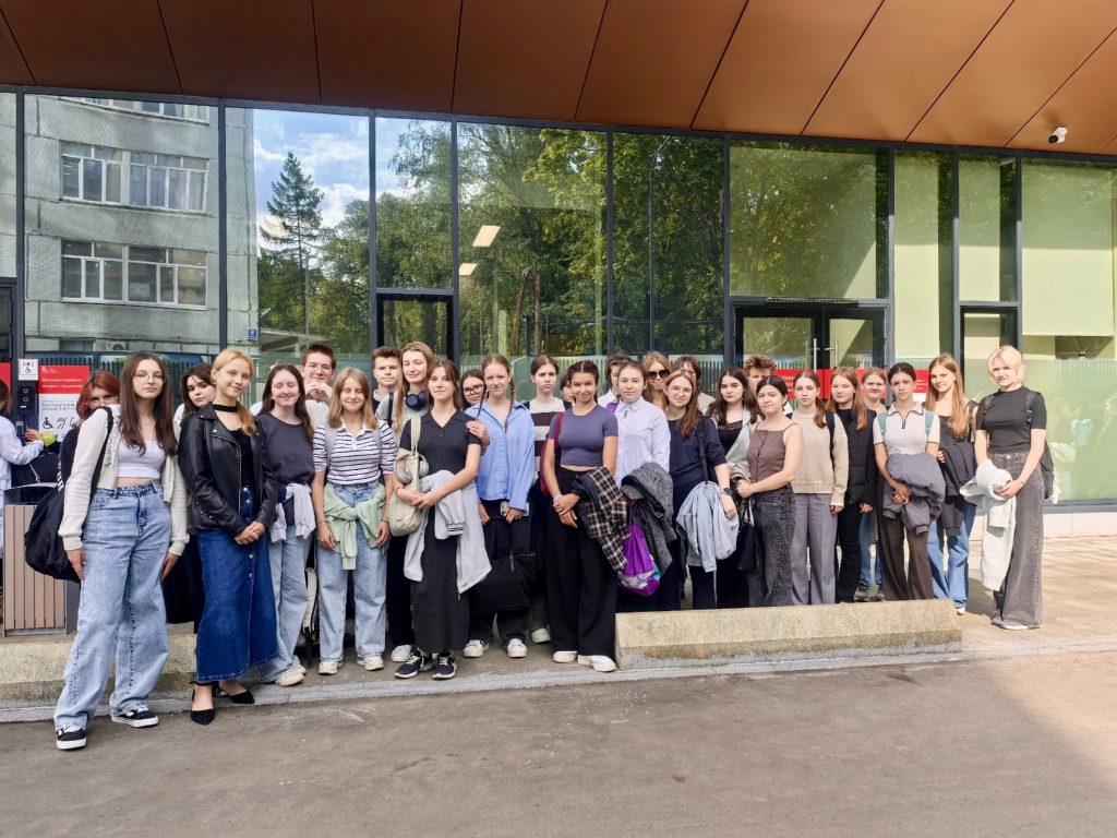 Ученики школы №1552 с экскурсией посетили больницу святого Владимира. Фото: официальная страница школы №1552 в социальных сетях