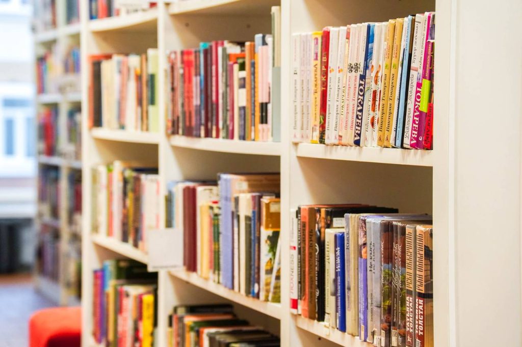 Вернисаж выставки об Иване Бунине пройдет в библиотеке №153. Фото: Ксения Догонашева, «Вечерняя Москва»