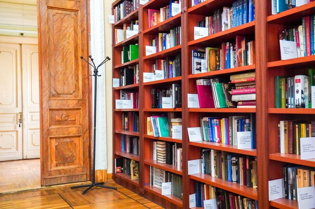 Выставка ко Дню народного единства откроется в библиотеке №153. Фото: Ксения Догонашева, «Вечерняя Москва»