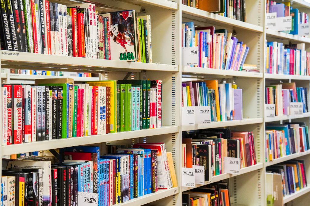 Занятие литературного-творческого кружка «АРТ-книга» пройдет в библиотеке №145. Фото: Ксения Догонашева, «Вечерняя Москва»