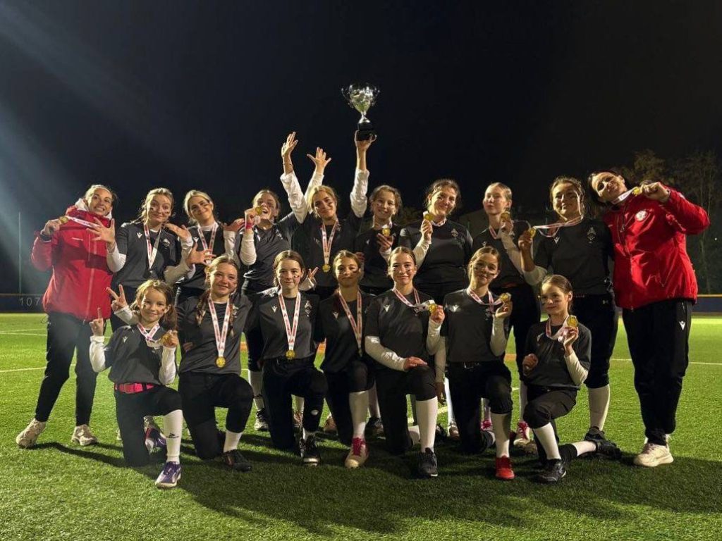 Женская команда МКСШОР «Юг» по софтболу одержала победу в рамках Первенства Москвы. Фото: официальная страница МКСШОР «Юг» в социальных сетях