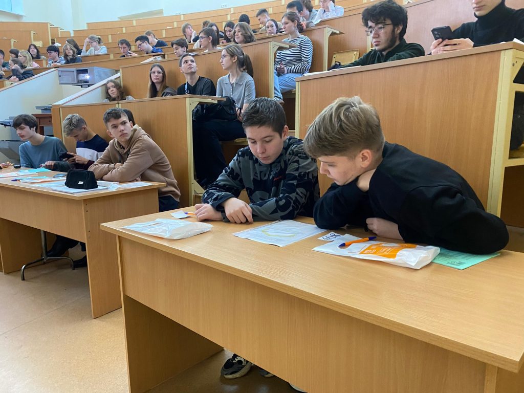 Ученики школы №534 приняли участие в познавательном мероприятии на территории МЭИ. Фото: официальная страница школы №534 в социальных сетях 