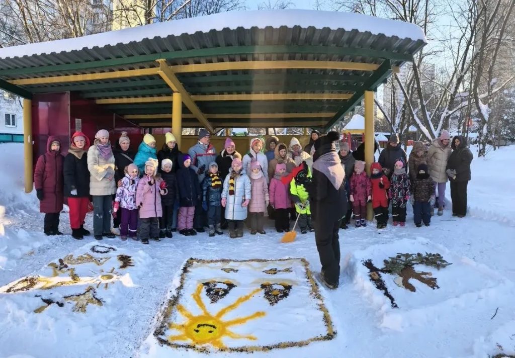 Акцию «Покормите птиц зимой» провели в школе №534. Фото: официальная страница школы №534 в социальных сетях