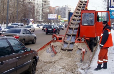 Для уборки улиц и дворов ЮАО от снега задействуют более 700 единиц специализированной техники