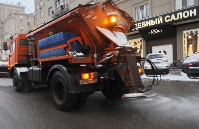 Около семи тысяч единиц техники убирали снег с улиц Москвы