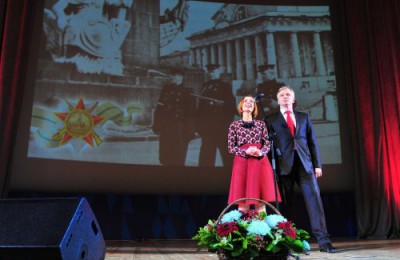 В программе концерта прозвучали песни военных лет, музыка из советских кинофильмов