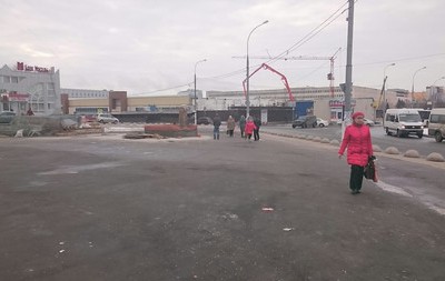 На месте снесенного торгового комплекса у станции метро Южная, Кировоградская улица