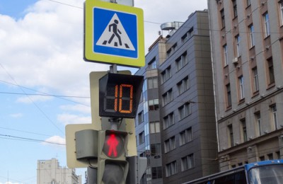 В 2018 году на дорогах Москвы установят новые светофоры, камеры и знаки
