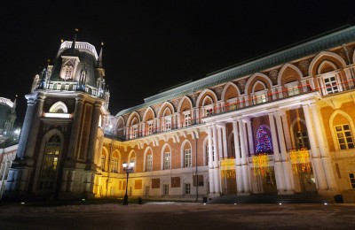 Самая популярная историческая площадка для выездной регистрации брака в Москве находится в Царицыне