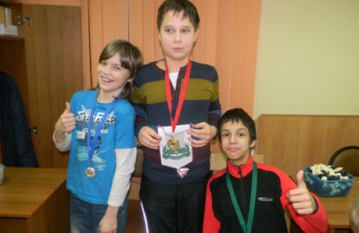 На фото победители турнира по шахматам