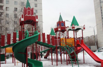 На некачественное содержание малых архитектурных форм (МАФ) на одной из детских площадок пожаловались жители района Зябликово
