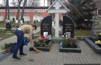 На фото Новодевичье кладбище
