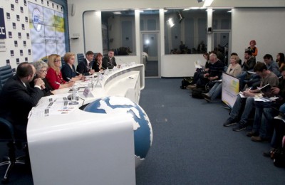 Единороссы провели по Москве ряд встреч с родителями столичных школьников, где рассказали о преимуществах программы