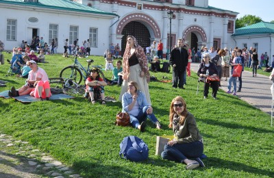 В Коломенском открылась ежегодная ярмарка меда
