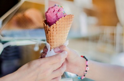 Помимо привычного всем шоколадного и ванильного пломбира на площадке фестиваля можно попробовать мороженое с необычными вкусами
