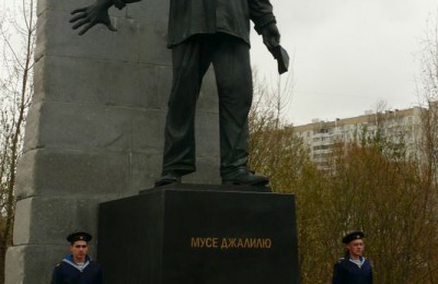 На фото памятник Мусе Джалилю в Зябликове