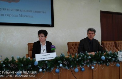 Слева на фото заместитель руководителя Департамента труда и социальной защиты населения Москвы Татьяна Полякова