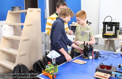 С технологиями будущего в образовании познакомили московских школьников