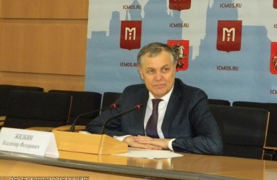 Руководитель Департамента развития новых территорий Москвы Владимир Жидкин на пресс-конференции