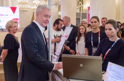 Мэр Москвы Сергей Собянин посетил пресс-центр Кубка конфедераций для неаккредитованных журналистов