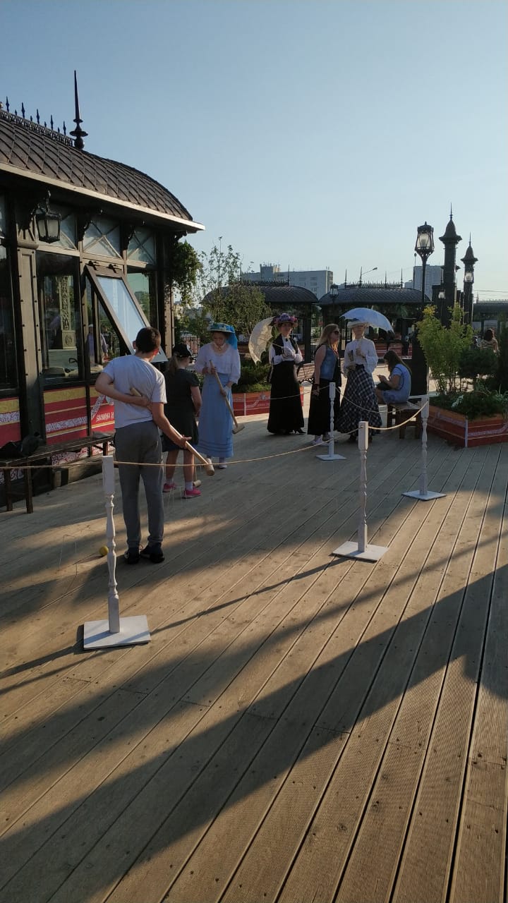 Ореховый бульвар, Времена и эпохи, 1006 (12)