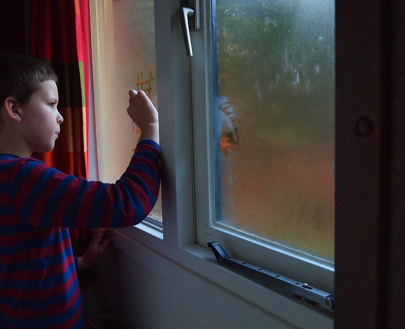 окно, ребенок, пиксибей, 2907