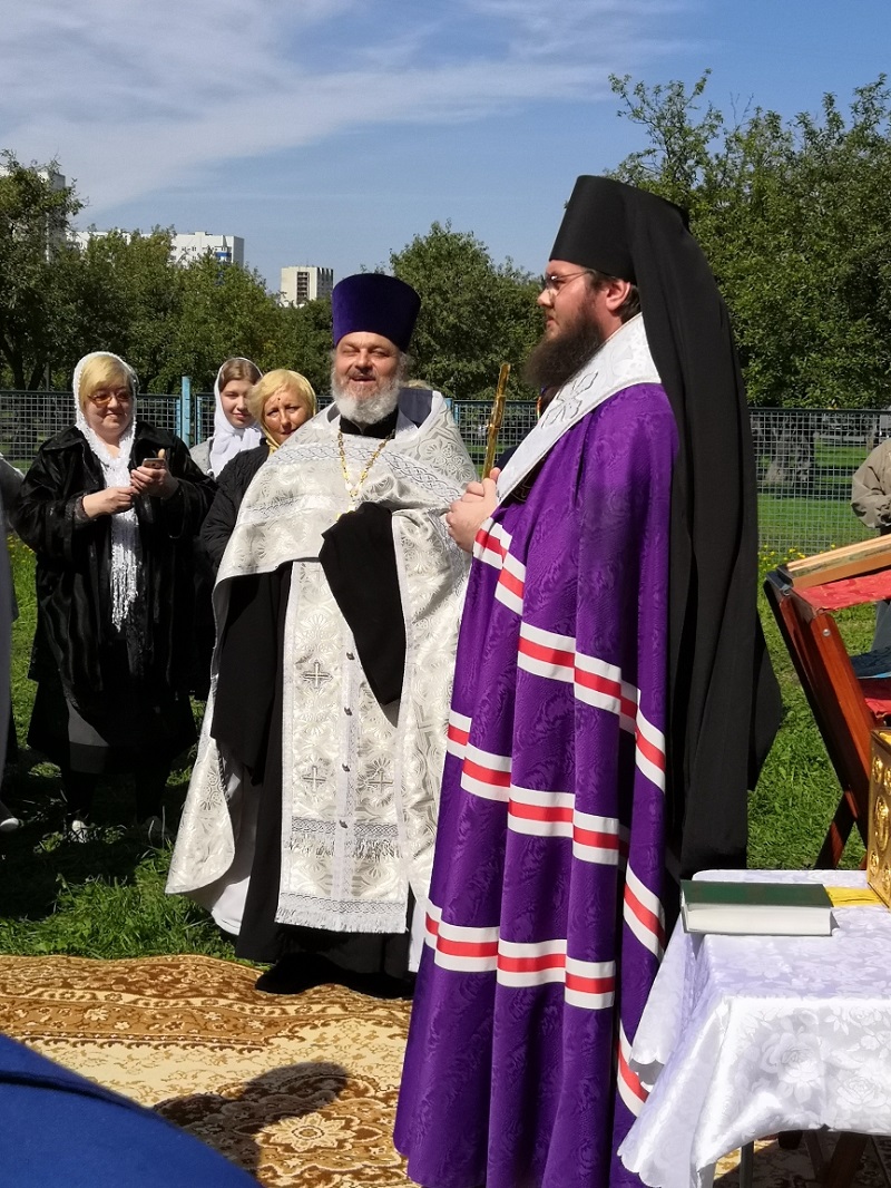Храм Похвалы Пресвятой Богородицы, молебен, начало строительства, владыка Фома, 1308 (7)