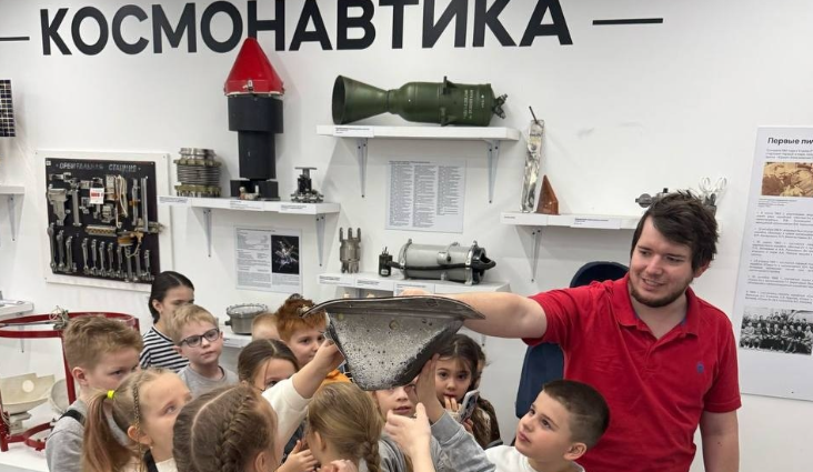 Сотрудники школы №1569 «Созвездие» организовали ученикам тематический день. Фото: официальная страница школы №1569 в социальных сетях