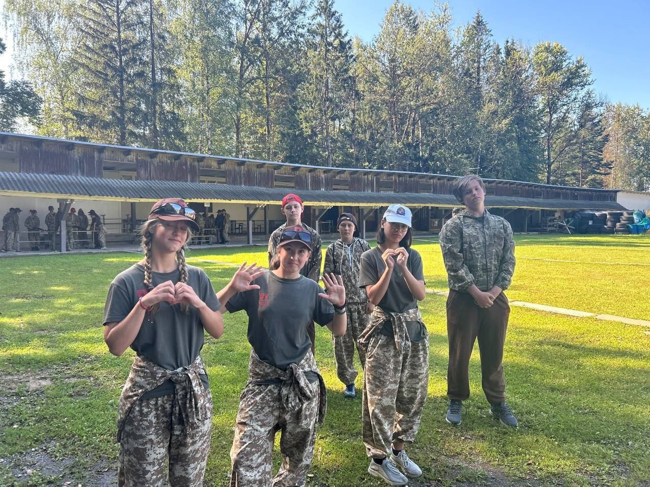 Ученики школы №534 стали участниками смены спортивно-патриотического лагеря. Фото: официальная страница школы №534 в социальных сетях