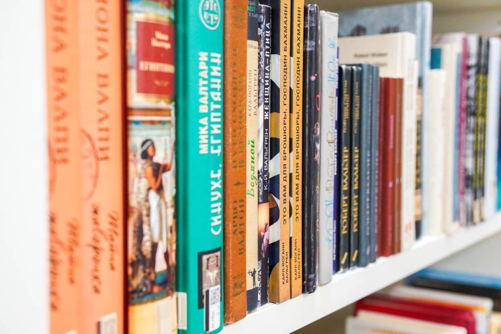 Сотрудники библиотеки №145 проведут занятие экологической мастерской. Фото: Ксения Догонашева, «Вечерняя Москва»