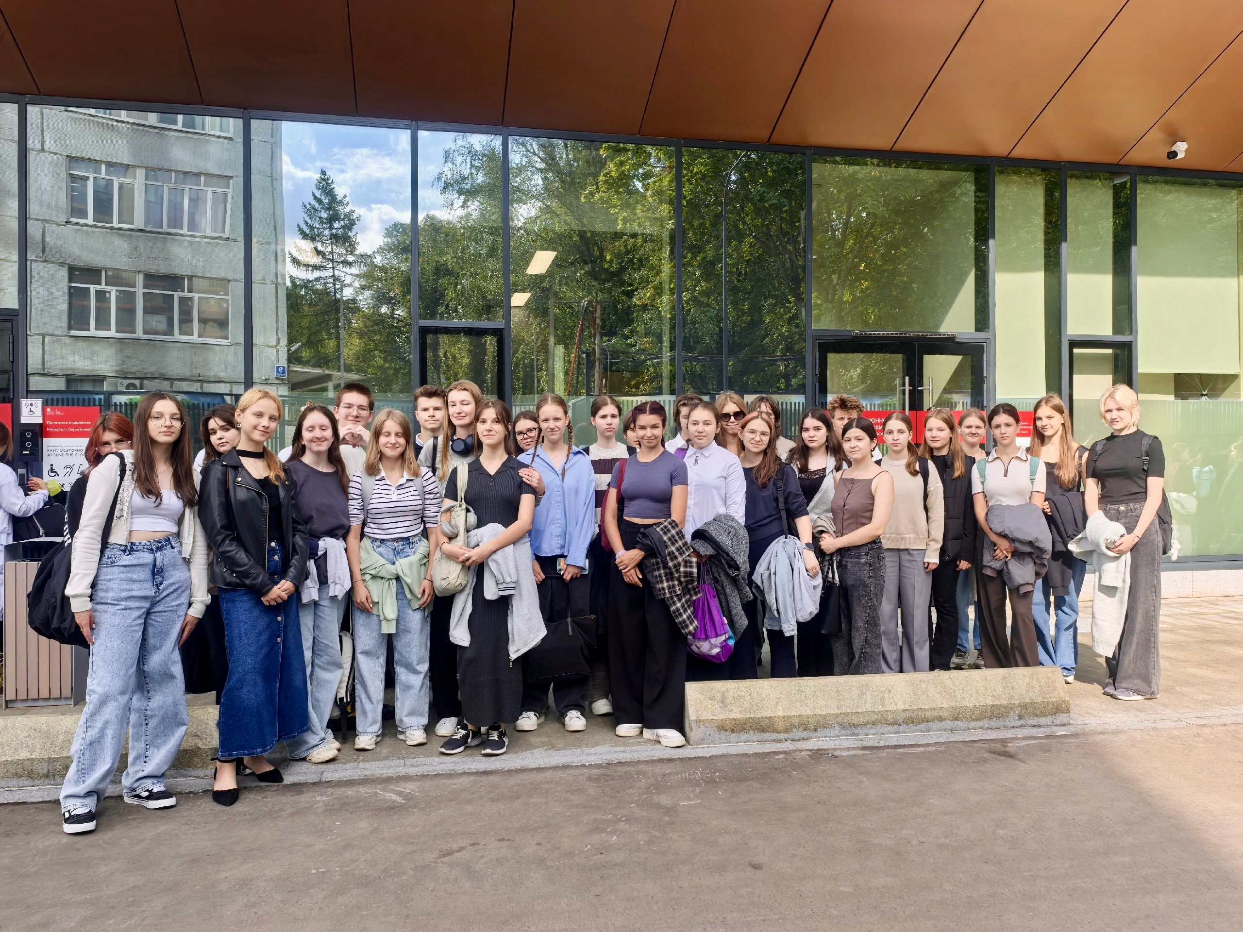 Ученики школы №1552 с экскурсией посетили больницу святого Владимира. Фото: официальная страница школы №1552 в социальных сетях