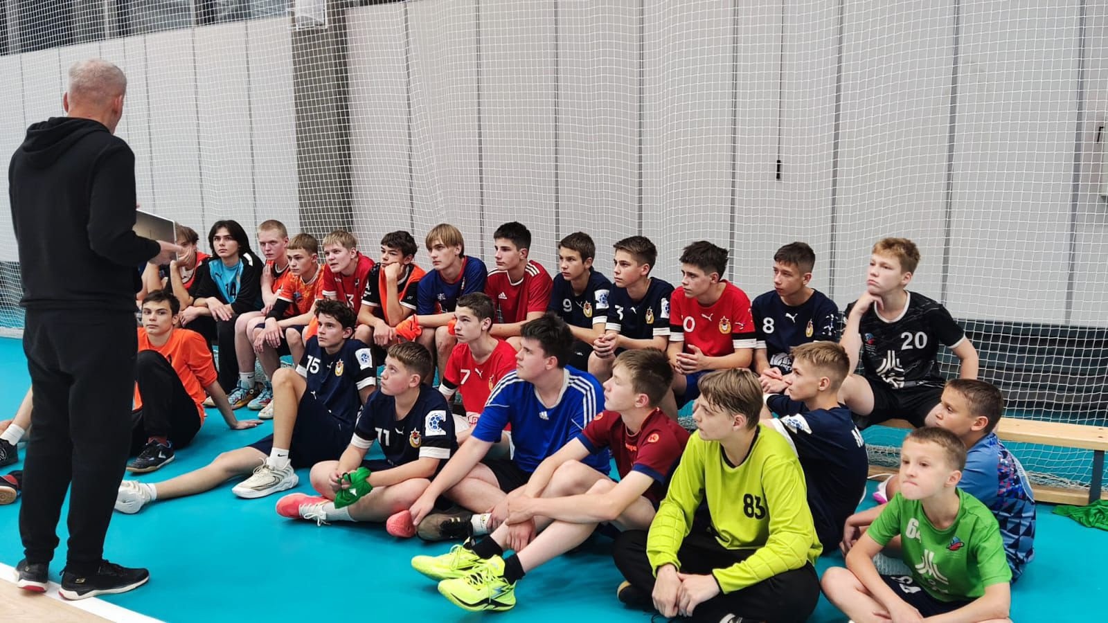 Воспитательно-патриотические беседы в честь Дня солидарности в борьбе с терроризмом прошли в МГА. Фото: официальная страница Московской гандбольной академии в социальных сетях