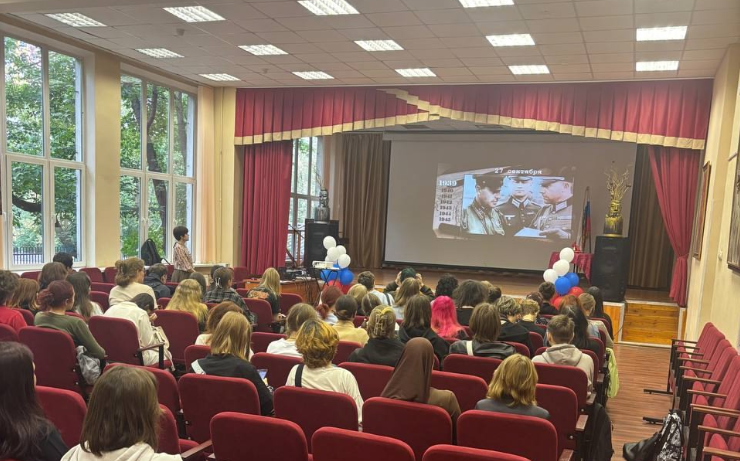 Классные часы в честь Дня окончания Второй мировой войны провели в Колледже ДПИ имени Карла Фаберже. Фото: официальная страница Колледжа декоративно-прикладного искусства имени Карла Фаберже в социальных сетях