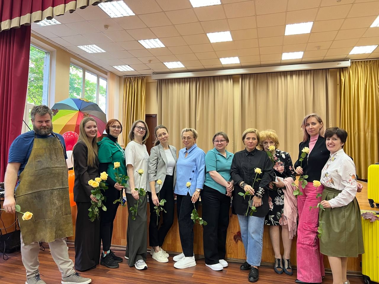 Праздничную программу провели студенты колледжа ДПИ имени Карла Фаберже. Фото: страница Колледжа декоративно-прикладного искусства имени Карла Фаберже в социальных сетях