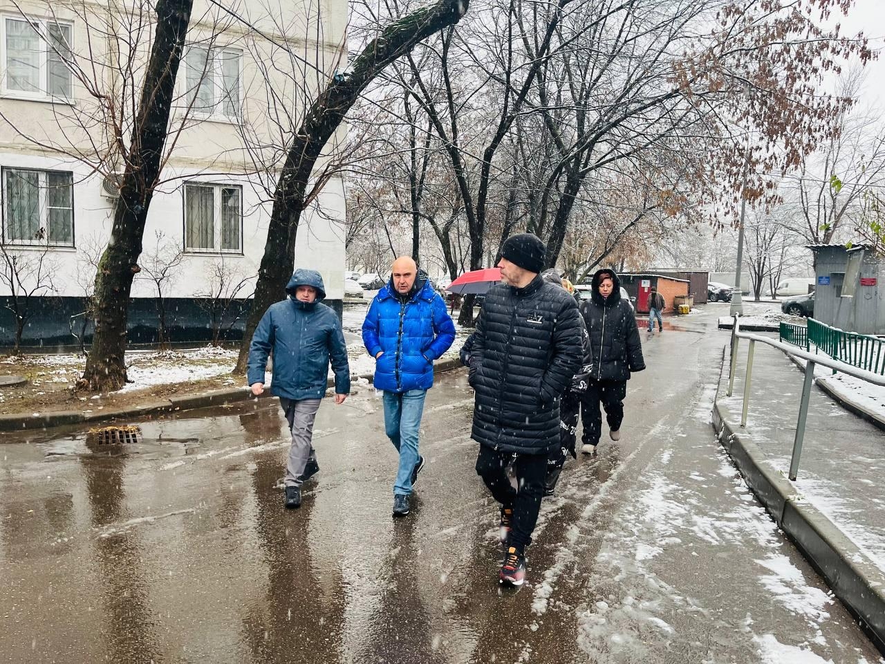 Еженедельный обход территорий провел глава управы района Зябликово. Фото: официальная страница управы района Зябликово в социальных сетях